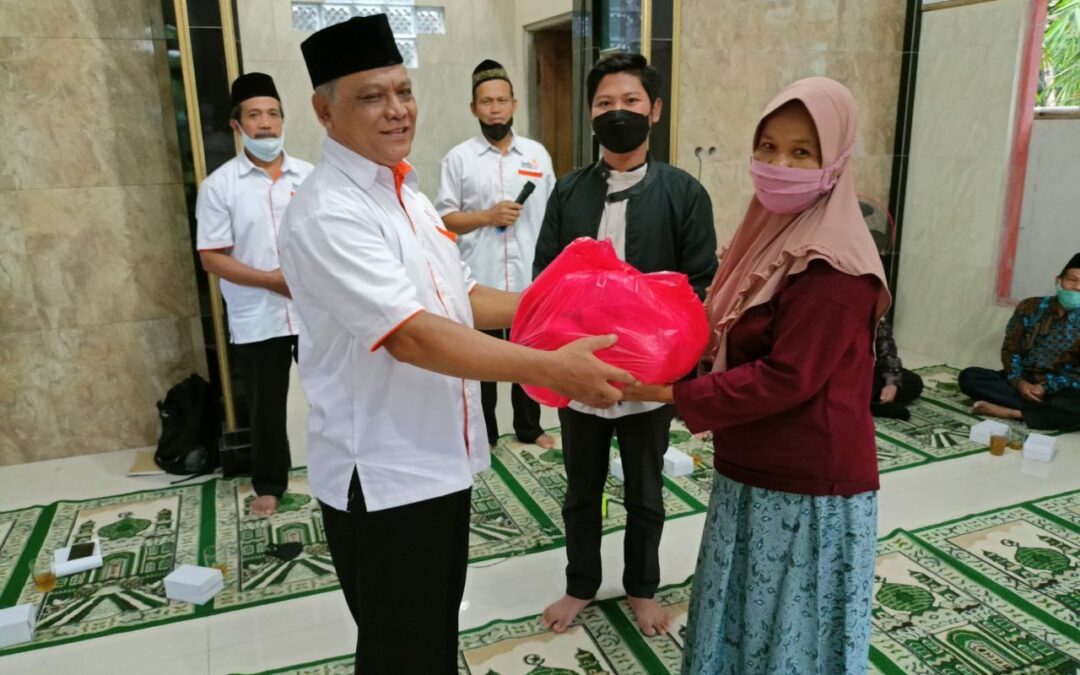 Lazismu Ngemplak Memberikan Zakat